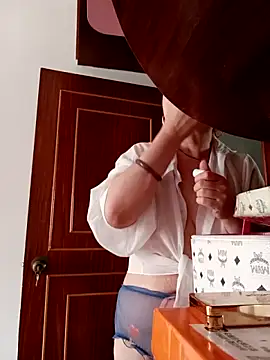 lucy-698 online show from June 2026 12:22:01 AM