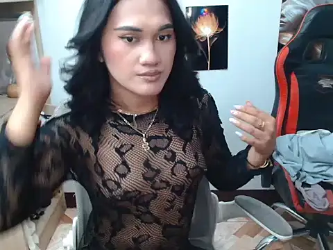 Snapshot of YourHot_Nica chatting on April 2026 01:57:02 PM YourHot Nica online show from April 2026 01:57:02 PM