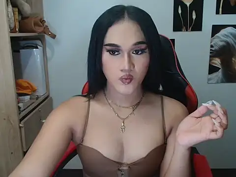 Snapshot of YourHot_Nica chatting on May 2026 05:10:02 PM YourHot Nica online show from May 2026 05:10:02 PM