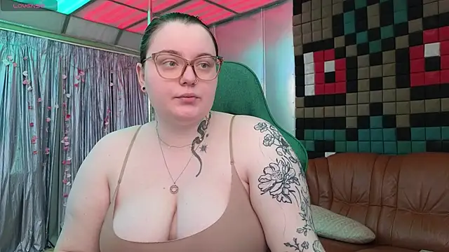 Snapshot of CatherineClaire chatting on May 2026 11:06:01 AM CatherineClaire online show from May 2026 11:06:01 AM