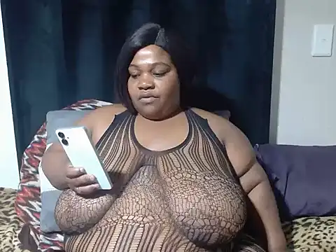 Snapshot of BBWMIDGET40 chatting on April 2026 04:26:01 PM BBWMIDGET40 online show from April 2026 04:26:01 PM