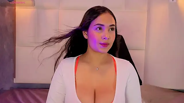 Snapshot of Violetta_rose_ chatting on April 2026 09:27:01 PM Violetta rose online show from April 2026 09:27:01 PM