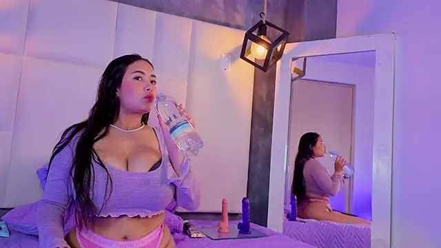 Snapshot of Violetta_rose_ chatting on April 2026 11:44:02 PM Violetta rose online show from April 2026 11:44:02 PM