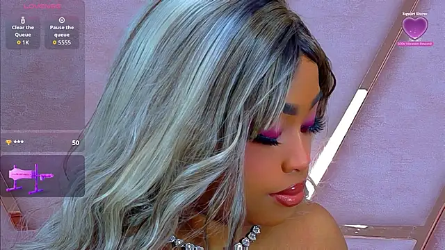 Snapshot of TiannahGlow chatting on May 2026 12:57:01 PM TiannahGlow online show from May 2026 12:57:01 PM