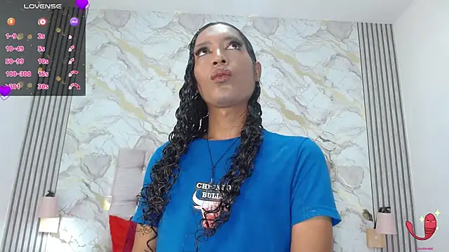 Mia Hiills online show from May 2026 12:33:02 PM