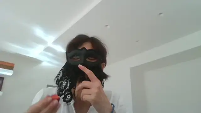 Snapshot of HelenTiAscolta chatting on May 2026 02:45:01 PM HelenTiAscolta online show from May 2026 02:45:01 PM