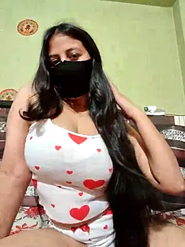 Snapshot of Priya_9945 chatting on May 2026 04:28:02 AM Priya 9945 online show from May 2026 04:28:02 AM