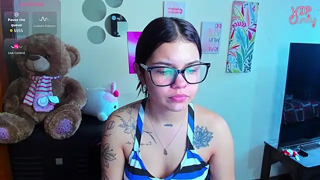 Snapshot of angelina_77 chatting on May 2026 02:32:01 PM angelina 77 online show from May 2026 02:32:01 PM