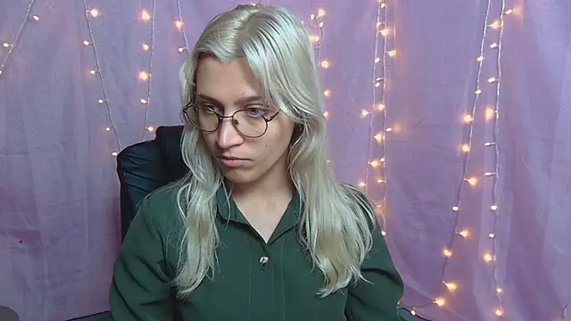 Snapshot of RubyDaviss chatting on May 2026 06:00:01 AM RubyDaviss online show from May 2026 06:00:01 AM