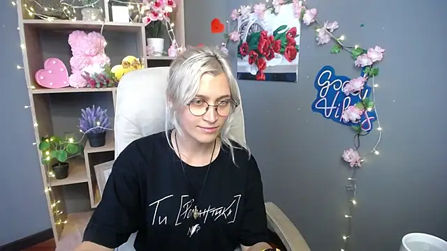 Snapshot of RubyDaviss chatting on May 2026 12:11:02 PM RubyDaviss online show from May 2026 12:11:02 PM