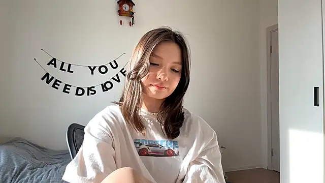 RochelTrewhitt online show from April 2026 01:52:02 PM