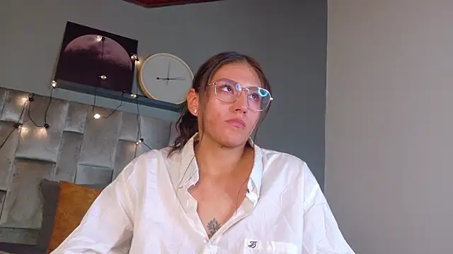 Snapshot of LiaaMoretti__ chatting on May 2026 10:36:01 AM LiaaMoretti online show from May 2026 10:36:01 AM