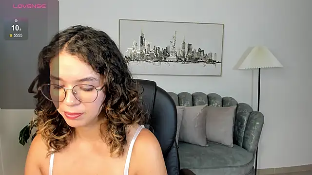 Snapshot of sienna_luxor chatting on May 2026 11:34:04 PM sienna luxor online show from May 2026 11:34:04 PM