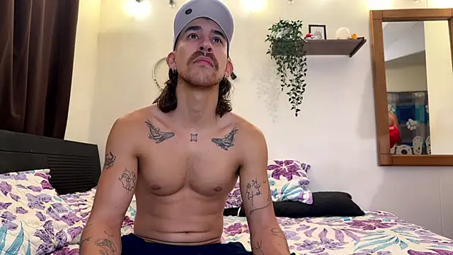 Snapshot of Aaron_wheel chatting on May 2026 03:01:01 AM Aaron wheel online show from May 2026 03:01:01 AM