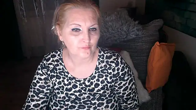 Snapshot of Divineblond chatting on February 2025 10:55:01 PM Divineblond online show from February 2025 10:55:01 PM