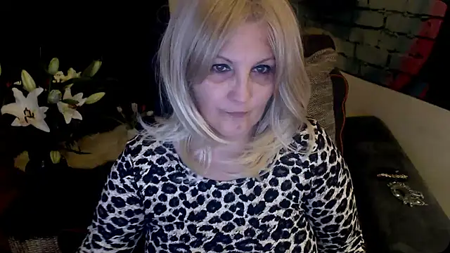 Snapshot of Divineblond chatting on February 2025 08:08:02 PM Divineblond online show from February 2025 08:08:02 PM