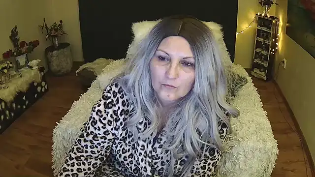 Snapshot of Divineblond chatting on February 2025 01:27:02 AM Divineblond online show from February 2025 01:27:02 AM