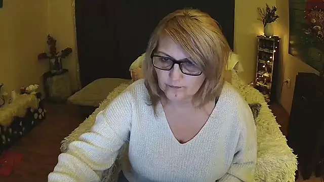 Snapshot of Divineblond chatting on February 2025 08:31:01 PM Divineblond online show from February 2025 08:31:01 PM