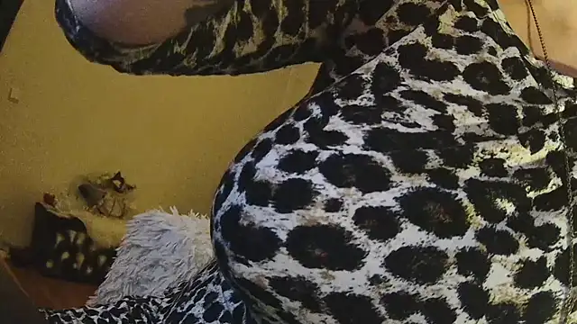 Snapshot of Divineblond chatting on February 2025 02:18:01 AM Divineblond online show from February 2025 02:18:01 AM