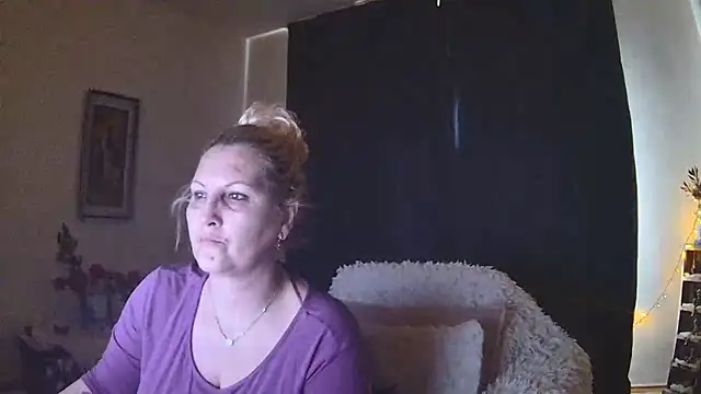 Snapshot of Divineblond chatting on February 2025 11:17:01 AM Divineblond online show from February 2025 11:17:01 AM