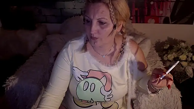 Snapshot of Divineblond chatting on March 2025 08:53:02 PM Divineblond online show from March 2025 08:53:02 PM