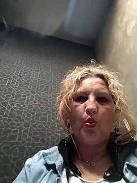 Snapshot of Divineblond chatting on March 2025 09:13:02 AM Divineblond online show from March 2025 09:13:02 AM