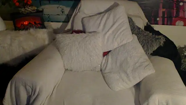 Snapshot of Divineblond chatting on March 2025 08:20:02 PM Divineblond online show from March 2025 08:20:02 PM