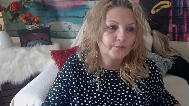 Snapshot of Divineblond chatting on March 2025 08:19:02 AM Divineblond online show from March 2025 08:19:02 AM