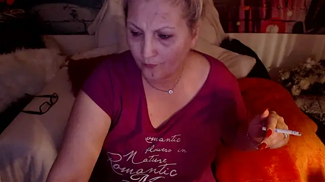 Snapshot of Divineblond chatting on March 2025 06:56:01 PM Divineblond online show from March 2025 06:56:01 PM