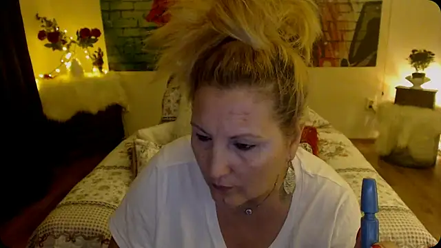 Snapshot of Divineblond chatting on March 2025 06:00:01 PM Divineblond online show from March 2025 06:00:01 PM