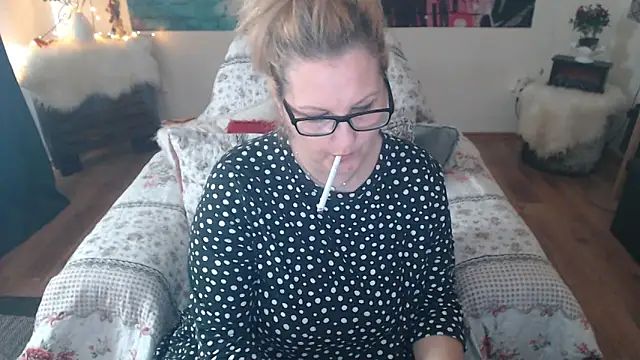 Snapshot of Divineblond chatting on March 2025 01:45:01 PM Divineblond online show from March 2025 01:45:01 PM