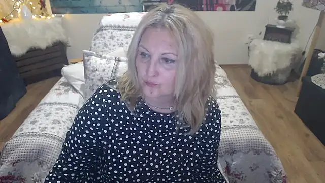 Snapshot of Divineblond chatting on March 2025 08:50:02 PM Divineblond online show from March 2025 08:50:02 PM