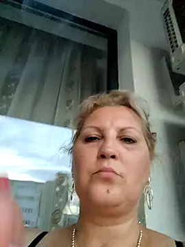 Snapshot of Divineblond chatting on September 2025 04:39:02 PM Divineblond online show from September 2025 04:39:02 PM