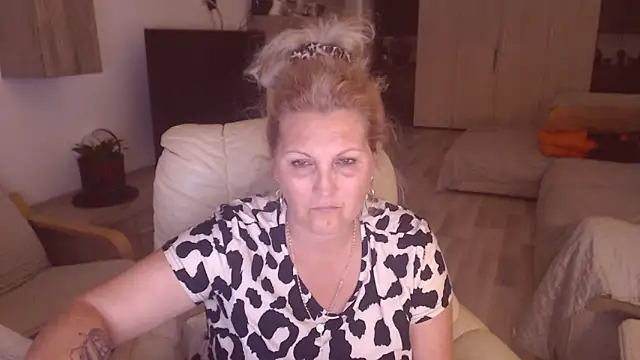 Snapshot of Divineblond chatting on September 2025 10:56:02 PM Divineblond online show from September 2025 10:56:02 PM