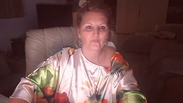 Snapshot of Divineblond chatting on September 2025 10:54:01 PM Divineblond online show from September 2025 10:54:01 PM