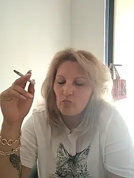 Snapshot of Divineblond chatting on September 2025 12:30:01 PM Divineblond online show from September 2025 12:30:01 PM