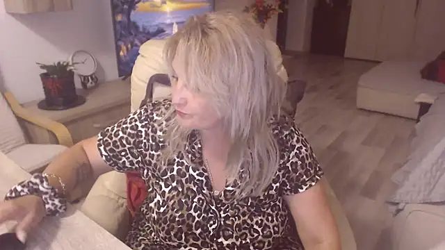 Snapshot of Divineblond chatting on September 2025 10:46:02 PM Divineblond online show from September 2025 10:46:02 PM