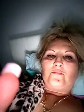 Snapshot of Divineblond chatting on September 2025 07:41:01 PM Divineblond online show from September 2025 07:41:01 PM