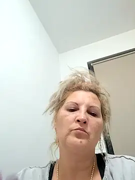 Snapshot of Divineblond chatting on October 2025 04:38:01 PM Divineblond online show from October 2025 04:38:01 PM