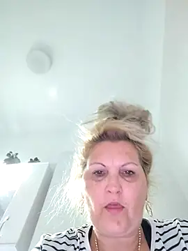 Snapshot of Divineblond chatting on October 2025 02:48:01 PM Divineblond online show from October 2025 02:48:01 PM