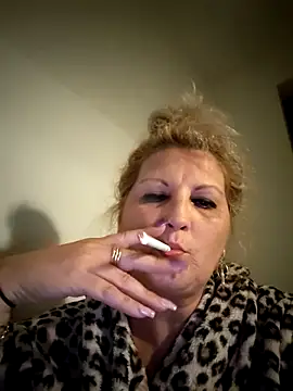 Snapshot of Divineblond chatting on October 2025 07:33:02 PM Divineblond online show from October 2025 07:33:02 PM