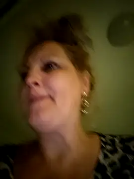 Snapshot of Divineblond chatting on October 2025 07:11:02 PM Divineblond online show from October 2025 07:11:02 PM