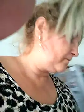 Snapshot of Divineblond chatting on October 2025 11:41:02 AM Divineblond online show from October 2025 11:41:02 AM