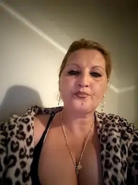 Snapshot of Divineblond chatting on October 2025 09:35:02 PM Divineblond online show from October 2025 09:35:02 PM