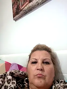 Snapshot of Divineblond chatting on October 2025 08:31:01 PM Divineblond online show from October 2025 08:31:01 PM