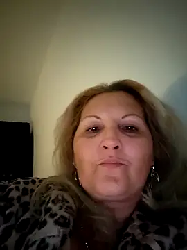 Snapshot of Divineblond chatting on October 2025 06:43:01 PM Divineblond online show from October 2025 06:43:01 PM