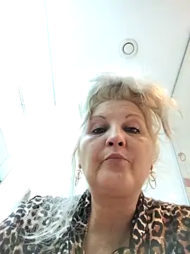 Snapshot of Divineblond chatting on October 2025 11:01:02 PM Divineblond online show from October 2025 11:01:02 PM