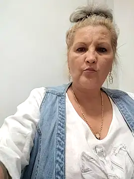 Snapshot of Divineblond chatting on October 2025 04:53:02 PM Divineblond online show from October 2025 04:53:02 PM