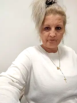 Snapshot of Divineblond chatting on October 2025 04:31:01 PM Divineblond online show from October 2025 04:31:01 PM