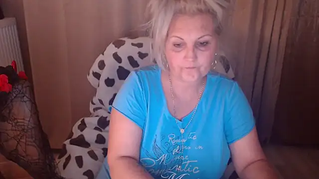 Snapshot of Divineblond chatting on October 2025 03:24:02 PM Divineblond online show from October 2025 03:24:02 PM